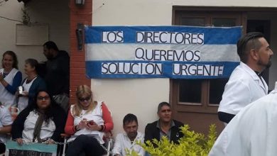 Photo of Fw: DIRECTORES DE ESCUELAS SE ENCADENARON EN LA REGIONAL EDUCATIVA